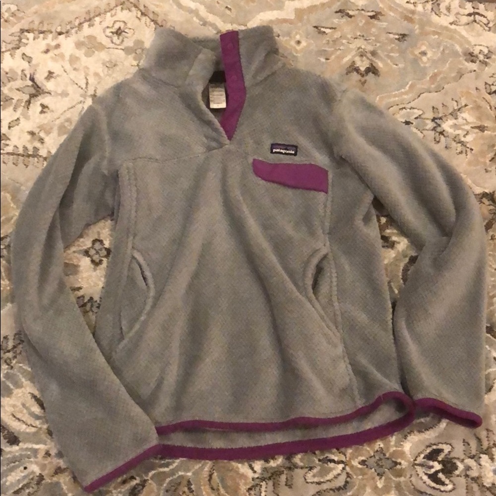 Patagonia pull over with pockets. Lightly worn.